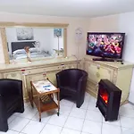 J.e. Apartman *