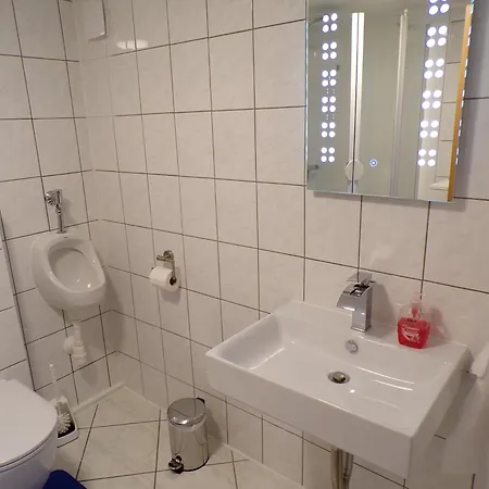 J.e. * Köln