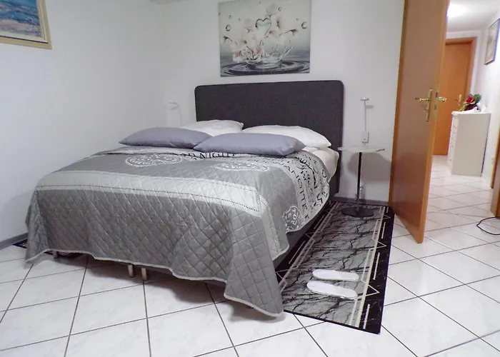 J.e. Apartament Kolonia